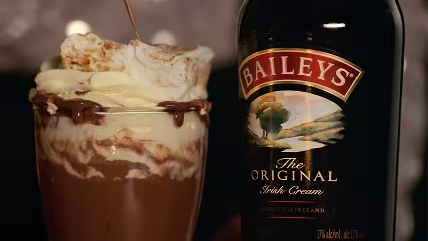 Cioccolata calda con Baileys & marshmallow tostato hero image