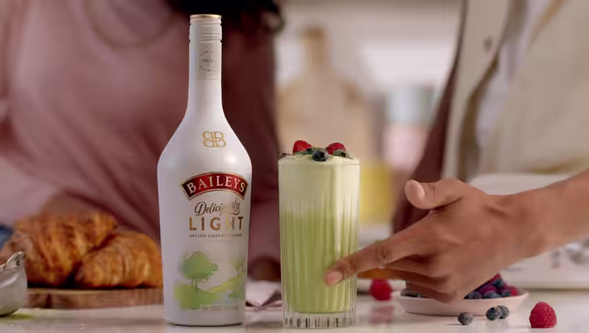 Matcha Smoothie con Baileys Deliciously Light hero image
